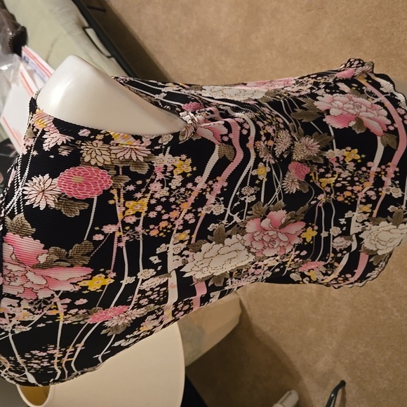 Beautiful sleeveless Shell - Picture 6 of 7